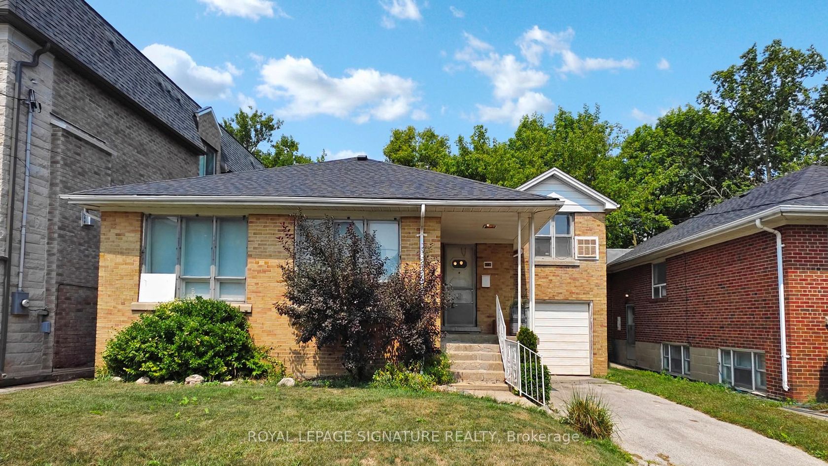 174 Caribou Road, Nortown, Toronto by Loree Meneguzzi Real Estate 174 Caribou Road, Nortown, Toronto