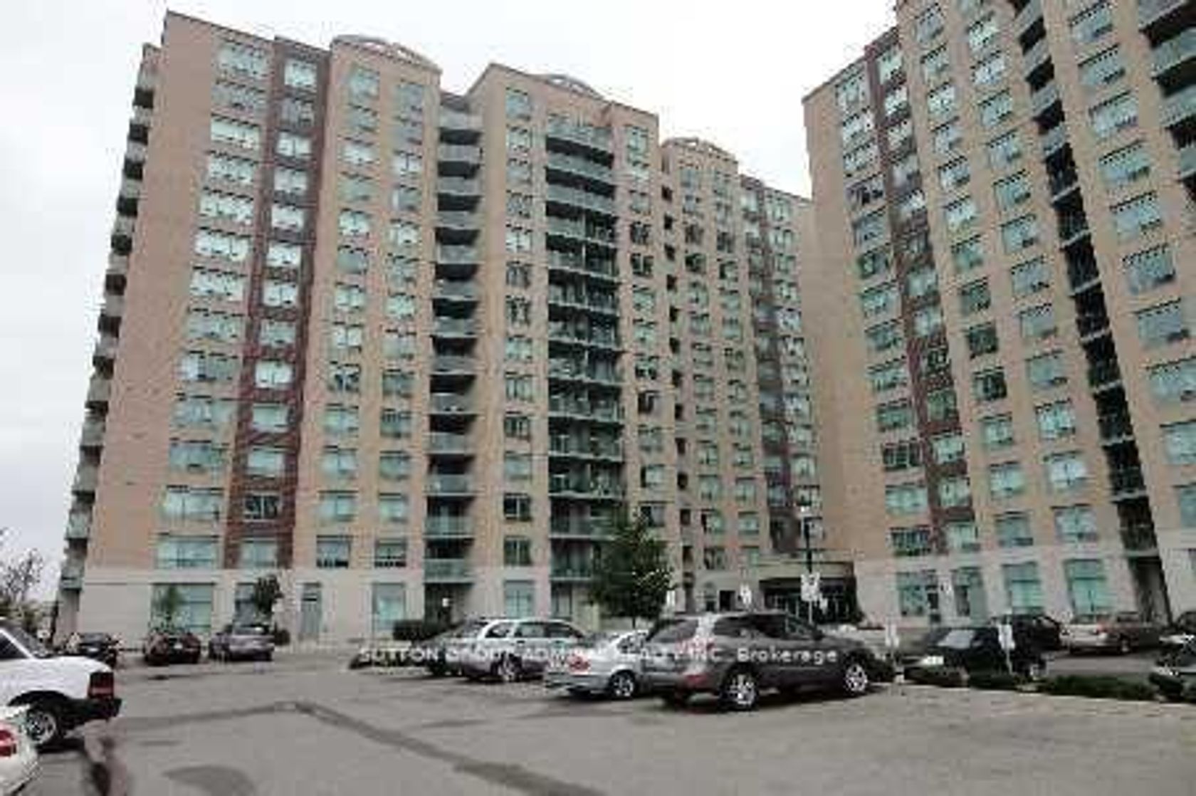 208 - 11 Oneida Crescent, Langstaff, Richmond Hill 