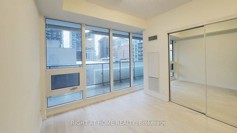 Photo 3 at 902 - 2221 Yonge Street, Mount Pleasant West, Toronto