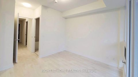 Photo 5 at 902 - 2221 Yonge Street, Mount Pleasant West, Toronto