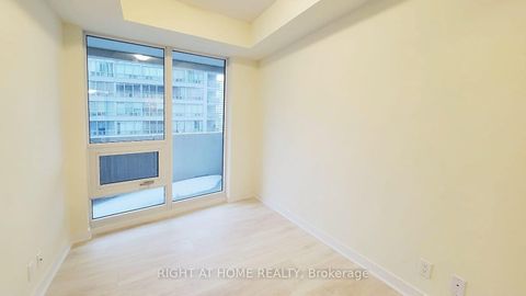 Photo 6 at 902 - 2221 Yonge Street, Mount Pleasant West, Toronto
