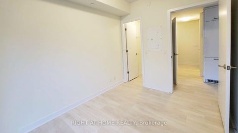 Photo 7 at 902 - 2221 Yonge Street, Mount Pleasant West, Toronto