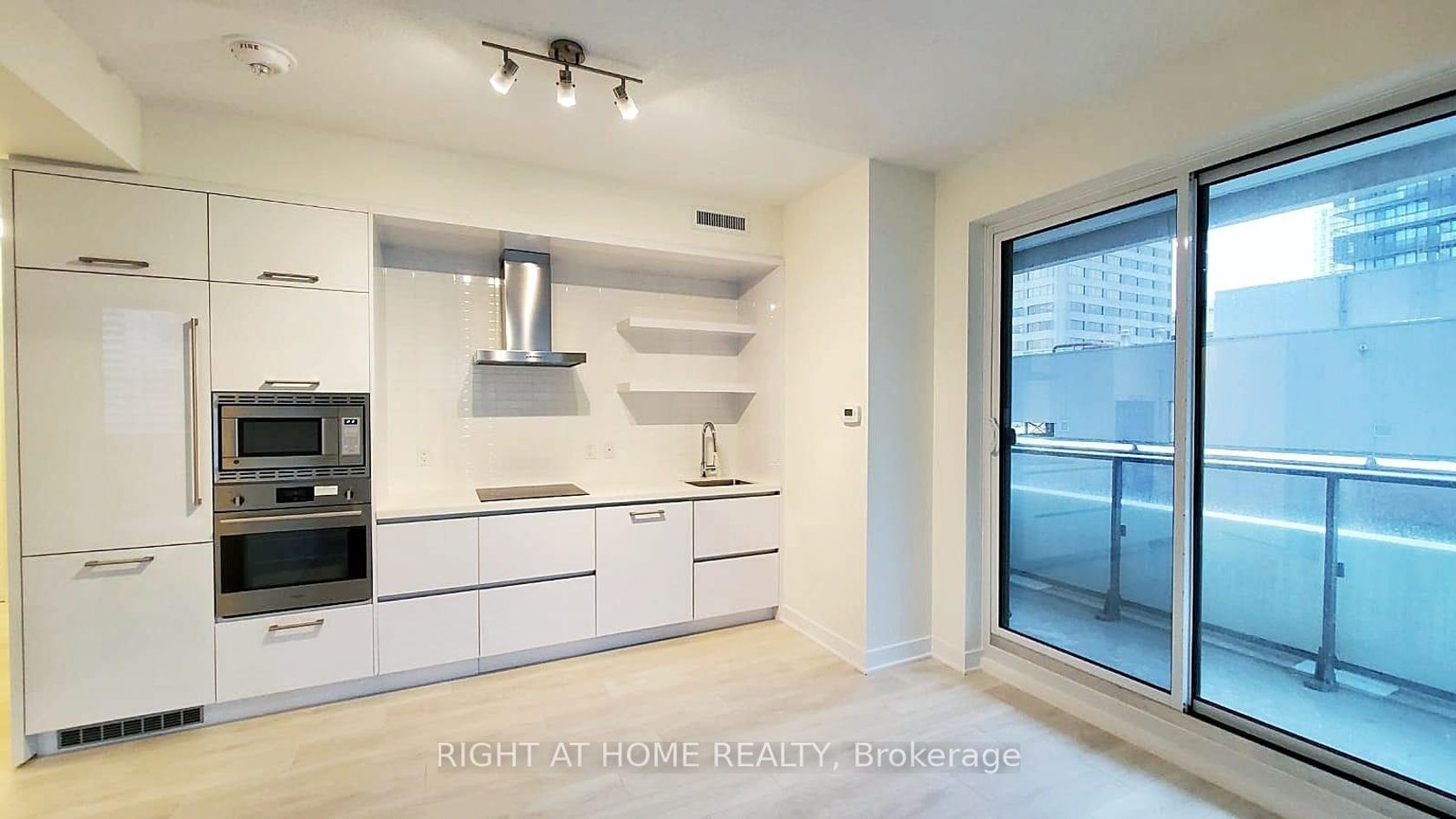 902 - 2221 Yonge Street, Mount Pleasant West, Toronto 