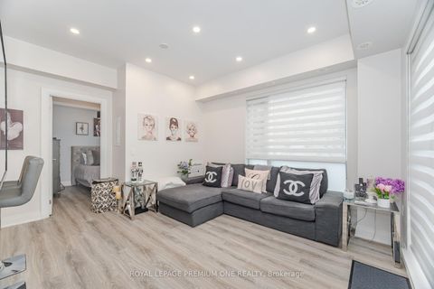 Photo 9 at #702 - 48 COLES Avenue, Vaughan Grove, Vaughan