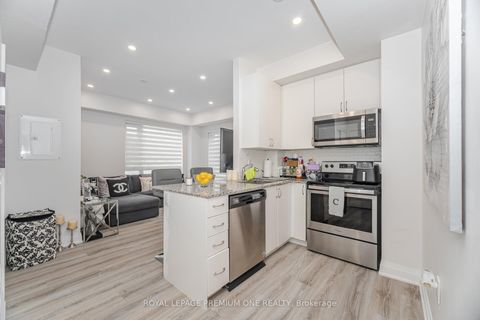 Photo 11 at #702 - 48 COLES Avenue, Vaughan Grove, Vaughan