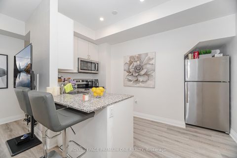 Photo 13 at #702 - 48 COLES Avenue, Vaughan Grove, Vaughan