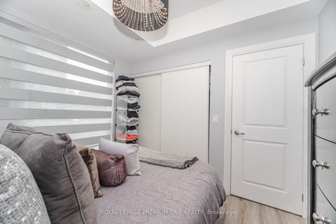 Photo 15 at #702 - 48 COLES Avenue, Vaughan Grove, Vaughan