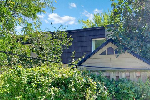 Photo 6 at 8 - 29 Four Winds Drive, York University Heights, Toronto