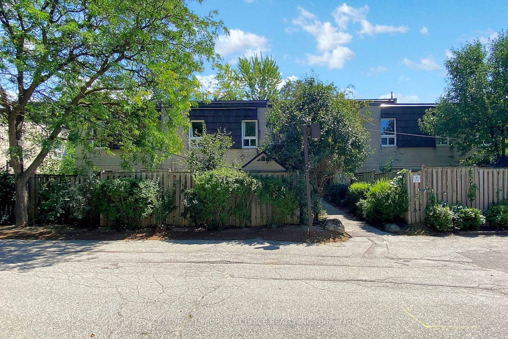 8 - 29 Four Winds Drive, York University Heights, Toronto 