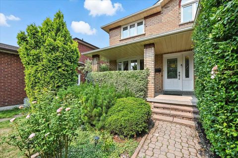 Photo 1 at 2921 Mulberry Drive, CV Clearview, Oakville