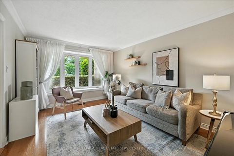 Photo 5 at 2921 Mulberry Drive, CV Clearview, Oakville
