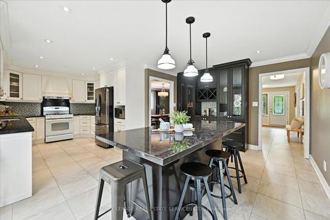 Photo 10 at 2921 Mulberry Drive, CV Clearview, Oakville