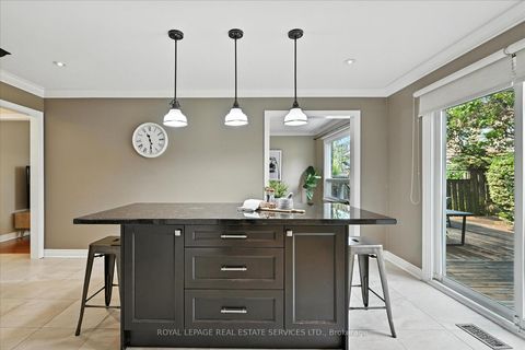 Photo 11 at 2921 Mulberry Drive, CV Clearview, Oakville