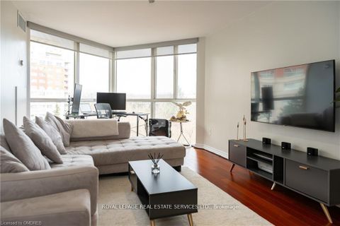 Photo 2 at 212 - 7 Concorde Place, Don Mills, Toronto