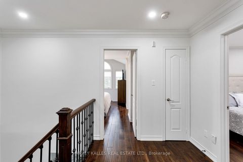 Photo 11 at 30 Bluewater Trail, Vellore Village, Vaughan
