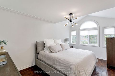 Photo 12 at 30 Bluewater Trail, Vellore Village, Vaughan
