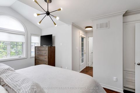 Photo 13 at 30 Bluewater Trail, Vellore Village, Vaughan