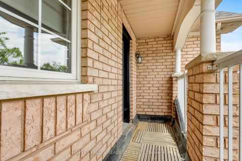 Photo 15 at 30 Bluewater Trail, Vellore Village, Vaughan