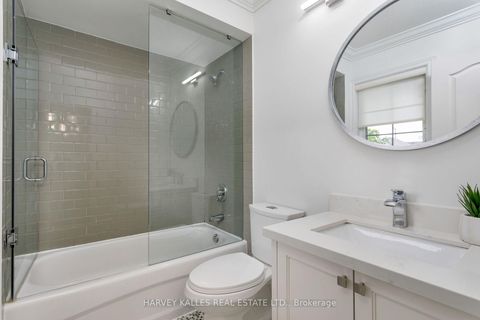 Photo 16 at 30 Bluewater Trail, Vellore Village, Vaughan