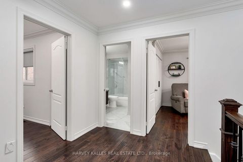 Photo 17 at 30 Bluewater Trail, Vellore Village, Vaughan