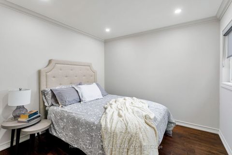 Photo 18 at 30 Bluewater Trail, Vellore Village, Vaughan