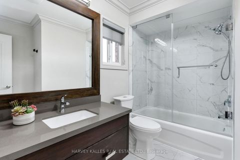 Photo 19 at 30 Bluewater Trail, Vellore Village, Vaughan