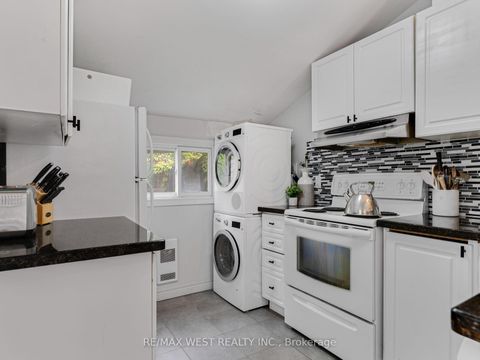 Photo 14 at 553 King Street E, Moss Park, Toronto