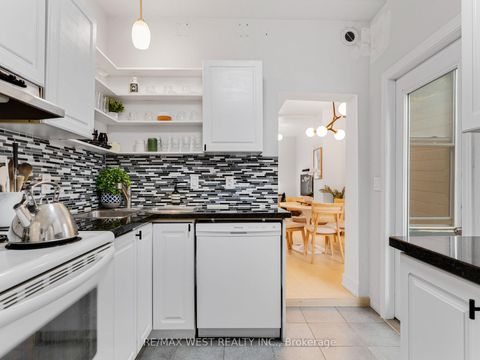 Photo 15 at 553 King Street E, Moss Park, Toronto