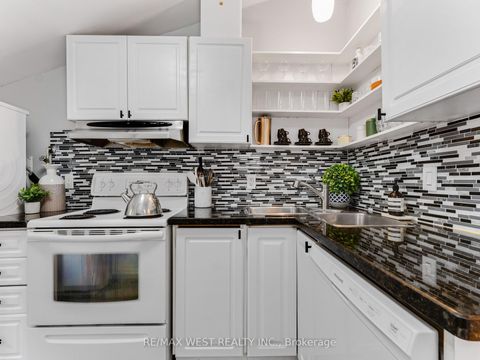 Photo 16 at 553 King Street E, Moss Park, Toronto