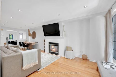 Photo 3 at 134 Rankin Crescent, Junction, Toronto