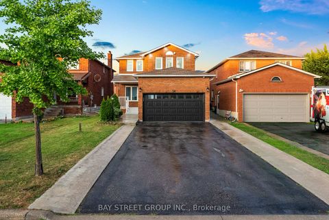 Photo 2 at 34 Lamp Crescent, West Woodbridge, Vaughan
