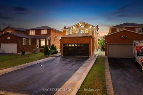 Photo 3 at 34 Lamp Crescent, West Woodbridge, Vaughan