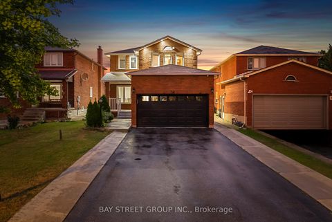Photo 4 at 34 Lamp Crescent, West Woodbridge, Vaughan