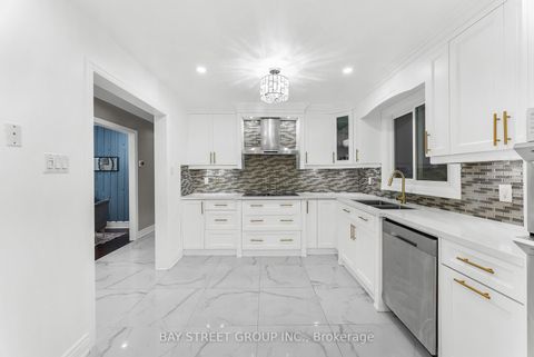 Photo 9 at 34 Lamp Crescent, West Woodbridge, Vaughan
