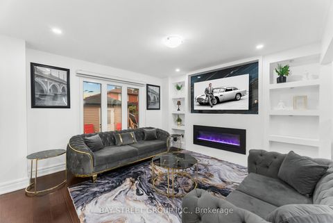 Photo 13 at 34 Lamp Crescent, West Woodbridge, Vaughan