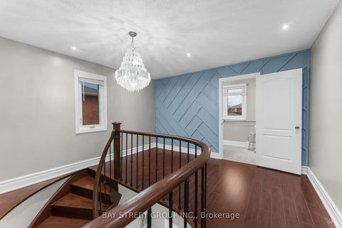 Photo 23 at 34 Lamp Crescent, West Woodbridge, Vaughan