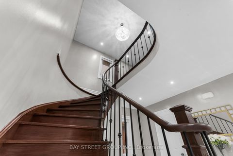 Photo 24 at 34 Lamp Crescent, West Woodbridge, Vaughan