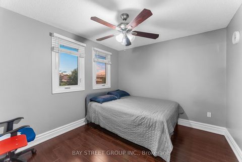 Photo 30 at 34 Lamp Crescent, West Woodbridge, Vaughan