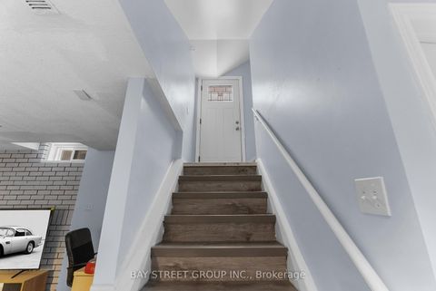Photo 37 at 34 Lamp Crescent, West Woodbridge, Vaughan