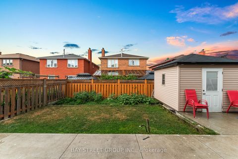 Photo 46 at 34 Lamp Crescent, West Woodbridge, Vaughan