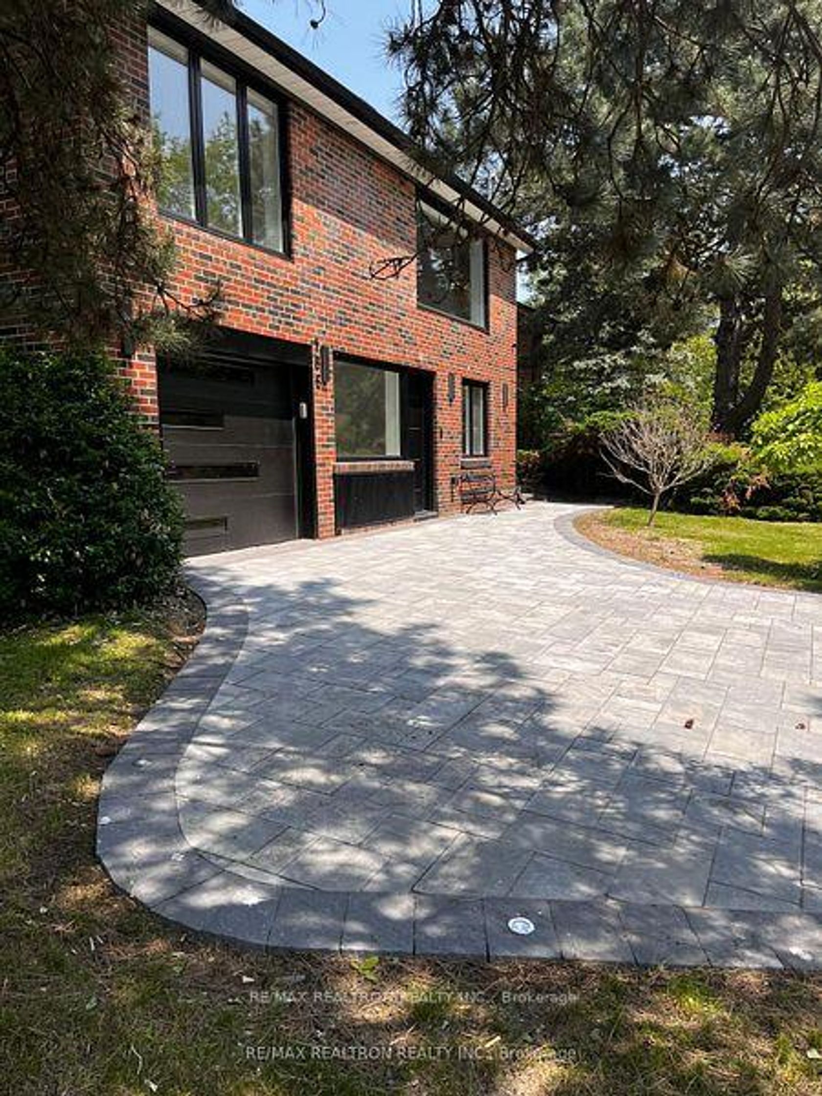 186 Sweeney Drive N, Victoria Village, Toronto 