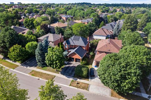 Photo 1 at 1139 Gable Drive, CV Clearview, Oakville