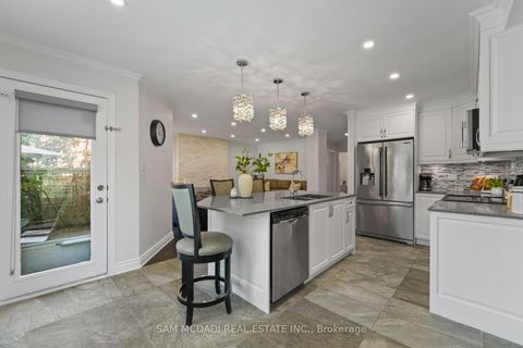 Photo 11 at 1139 Gable Drive, CV Clearview, Oakville
