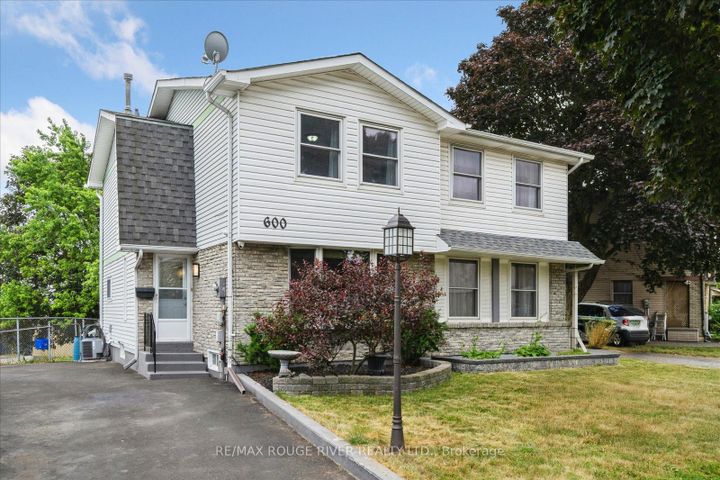 Photo 3 at 600 Galahad Drive, Eastdale, Oshawa