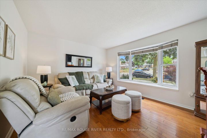 Photo 5 at 600 Galahad Drive, Eastdale, Oshawa