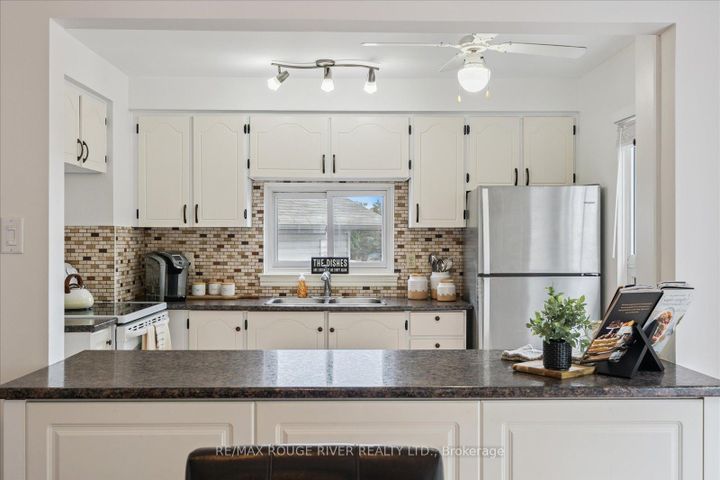 Photo 11 at 600 Galahad Drive, Eastdale, Oshawa