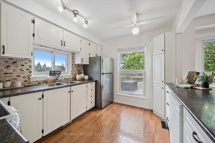 Photo 12 at 600 Galahad Drive, Eastdale, Oshawa