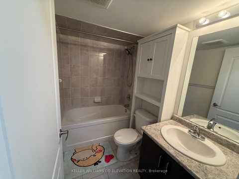 Photo 12 at 112 - 11 Applewood Lane, Etobicoke West Mall, Toronto