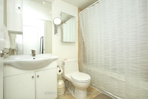 Photo 10 at 1507 - 16 Harrison Garden Boulevard, Willowdale East, Toronto