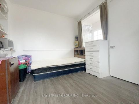 Photo 8 at 163 Delaware Avenue, Little Italy, Toronto